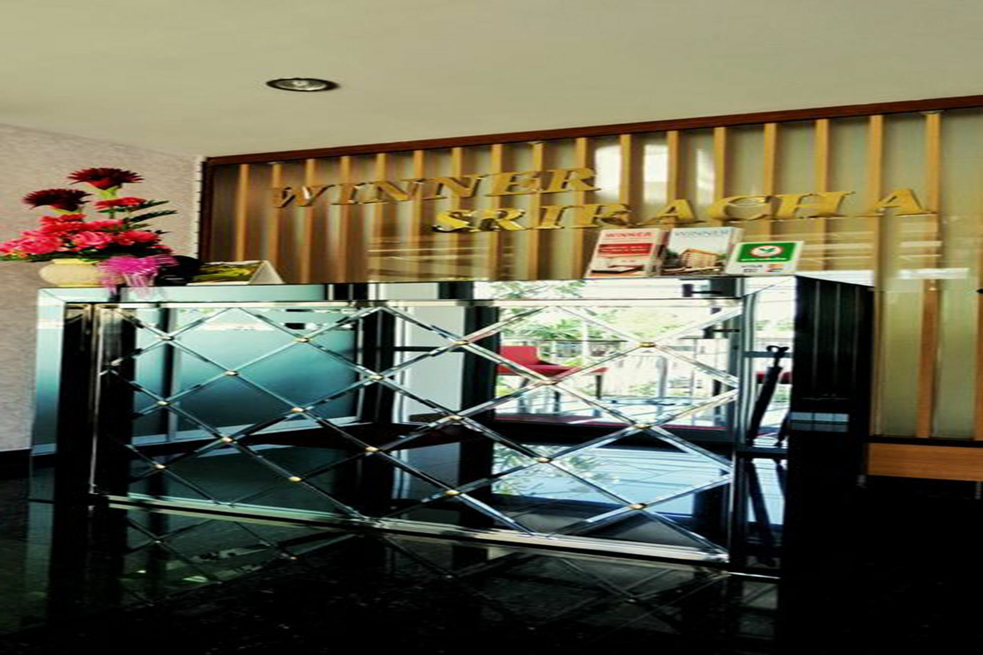 Winner Sriracha Serviced Apartment Si Racha Bagian luar foto